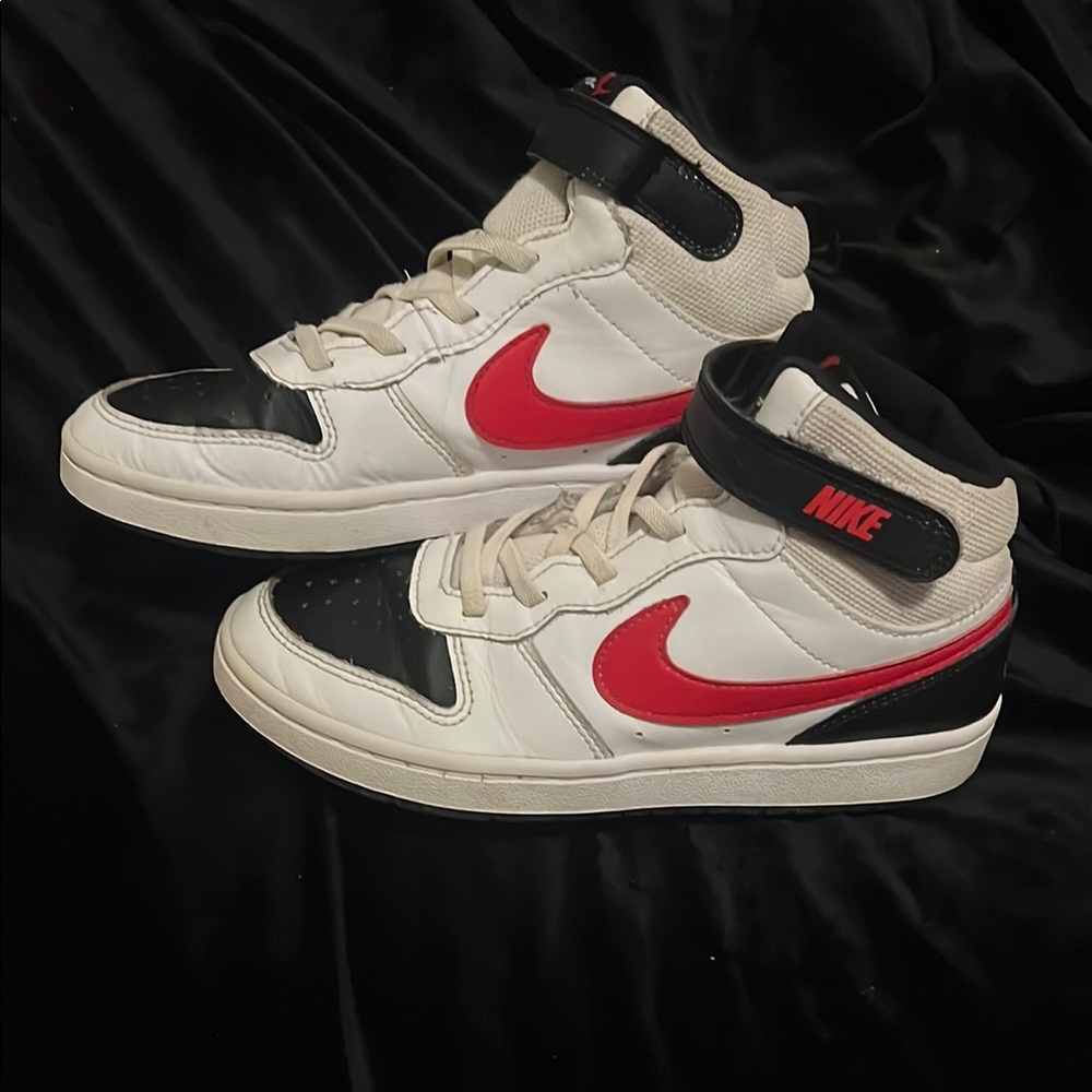 NIKE - Kids Court Borough Mid 2/ White,Black, Red